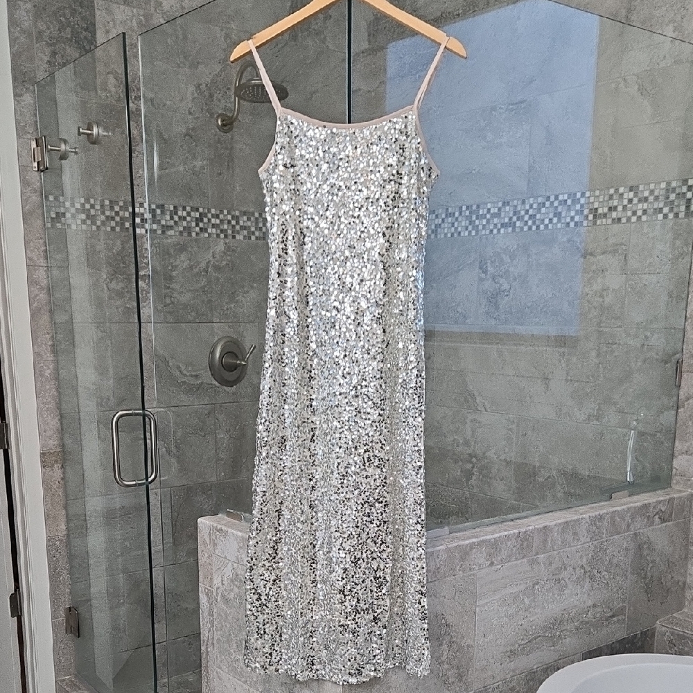 Hem & Thread NWT Toast of the Town Sequin Midi Dress